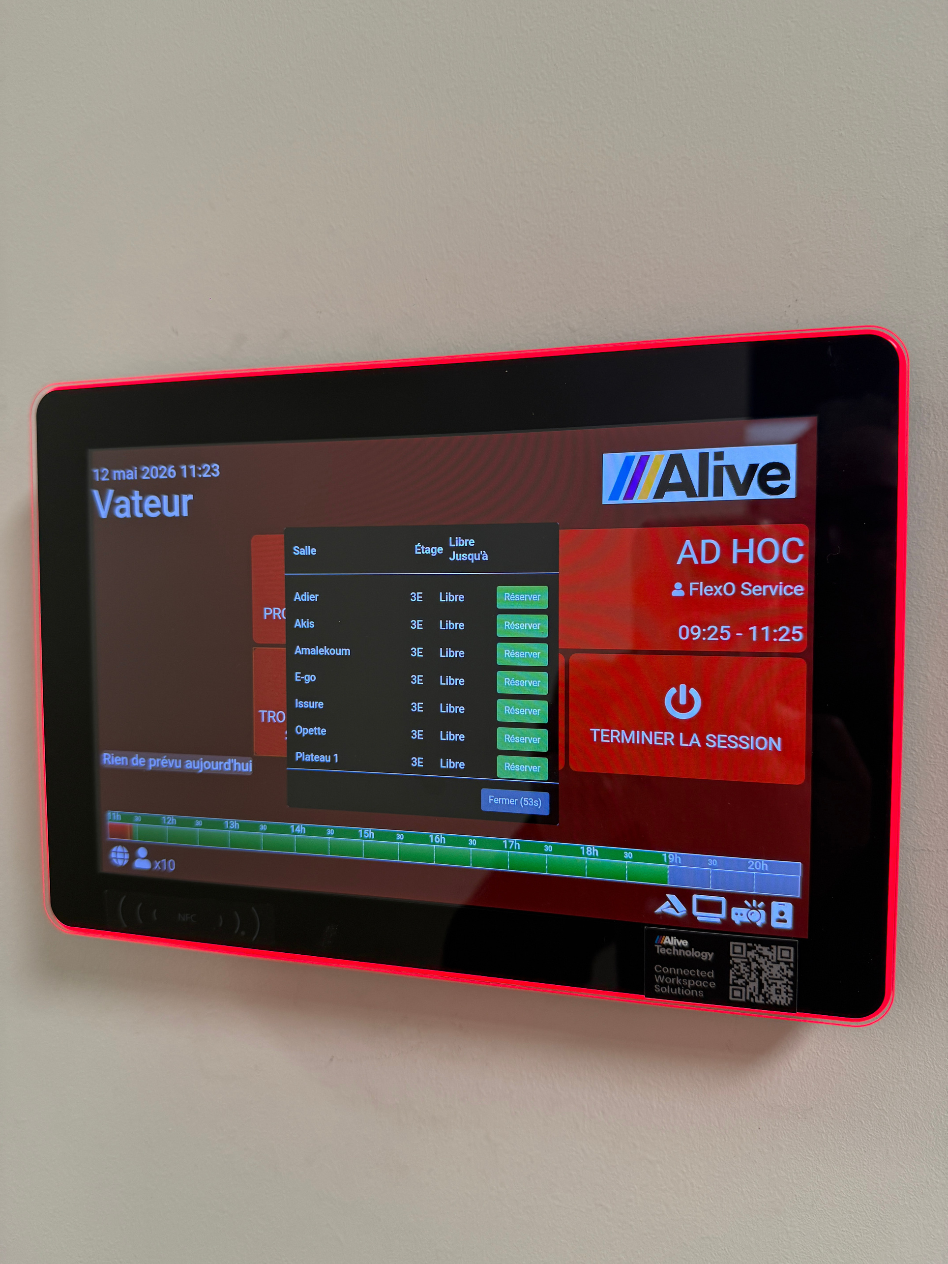 flexEZ cross-room availability view on an Alive Technology room tablet